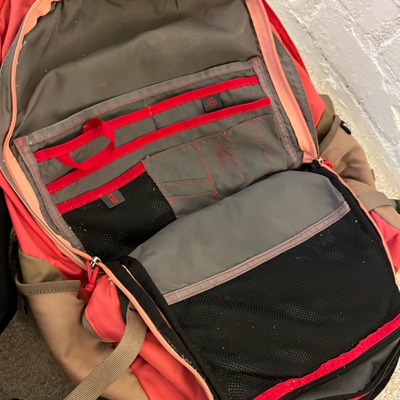 The North Face Surge 31l Women’s Backpack - Picture 3 of 7